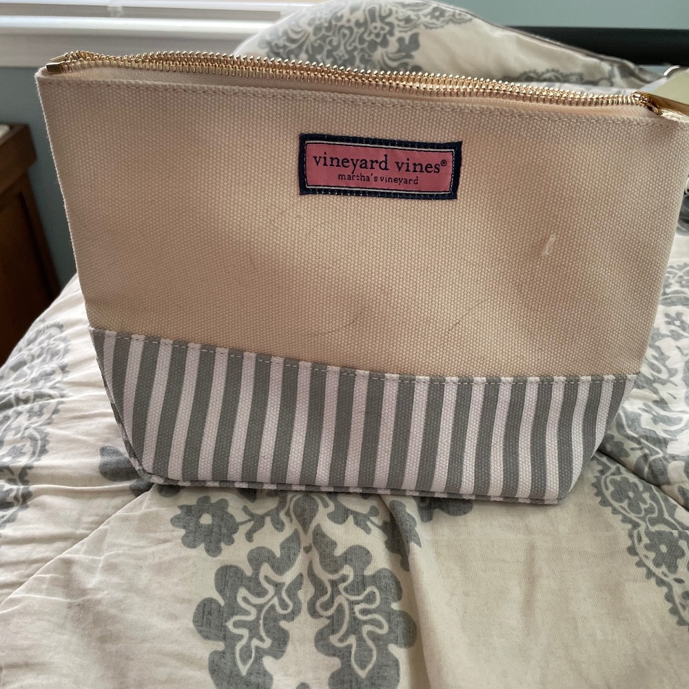 Vineyard Vines cosmetic bag